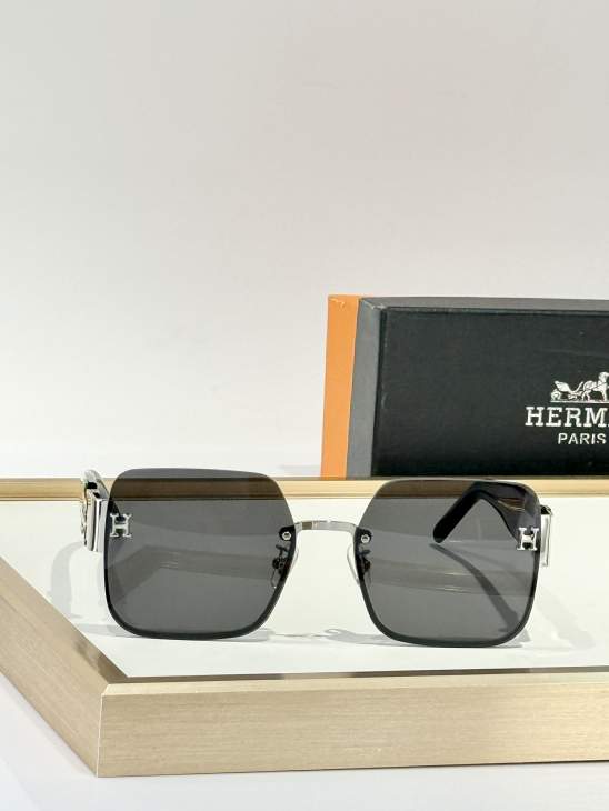 Picture of Hermes Sunglasses _SKUfw70119409fw